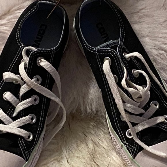 Virtually brand new converse - Picture 2 of 5